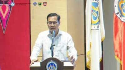 Sekjen Kemendukbangga Budi Setiyono memberikan paparan.