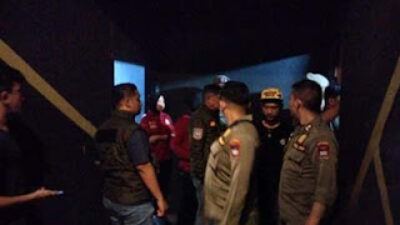 Penertiban sejumlah tempat hiburan di Padang oleh Satpol PP.