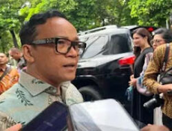 Terinspirasi Indonesia, Pemuda Nepal Kibarkan Bendera One Piece Saat Demo