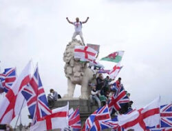Kerusuhan Demo di London, Petugas Alami Cedera Serius, Puluhan Demonstran Diamankan