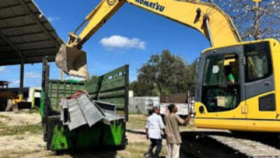 Kementerian PU mulai memperbaiki infrastruktur yang rusak akibat banjir bandang.