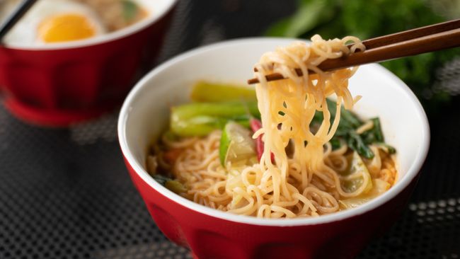 Ramen Eater merilis daftar 10 mi instan terbaik di dunia 2025. Ada merek mi instan asal Indonesia.