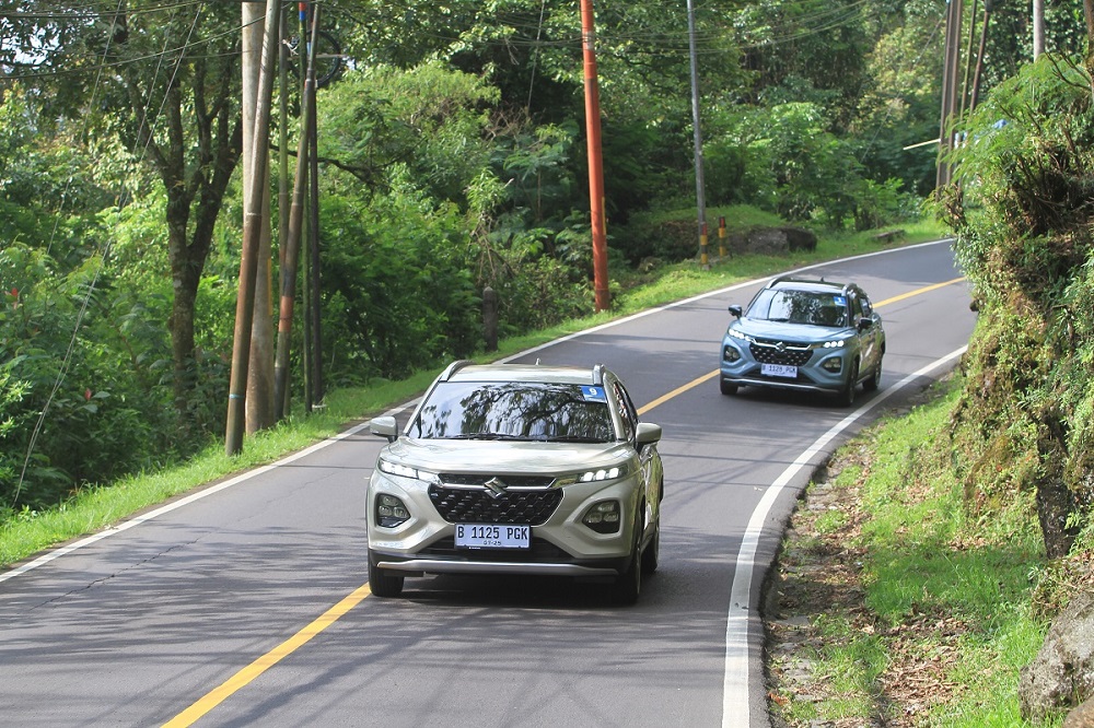 Daftar Mobil Hybrid Terlaris Agustus 2025, Suzuki Fronx Teratas.