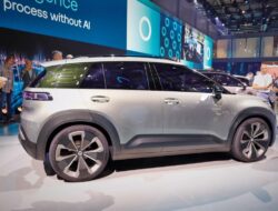 Tren Pintu Rata Mobil Listrik Ditinggalkan karena Merepotkan