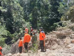 BPBD Agam dan Warga Gotong Royong Atasi Sumbatan Sungai