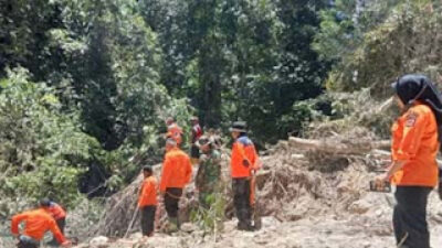 BPBD Agam dan Warga Gotong Royong Atasi Sumbatan Sungai