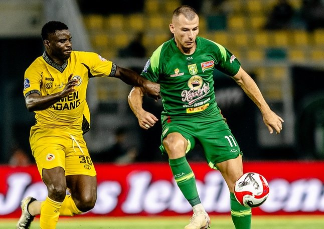Suasana laga Persebaya Surabaya vs Semen Padang.