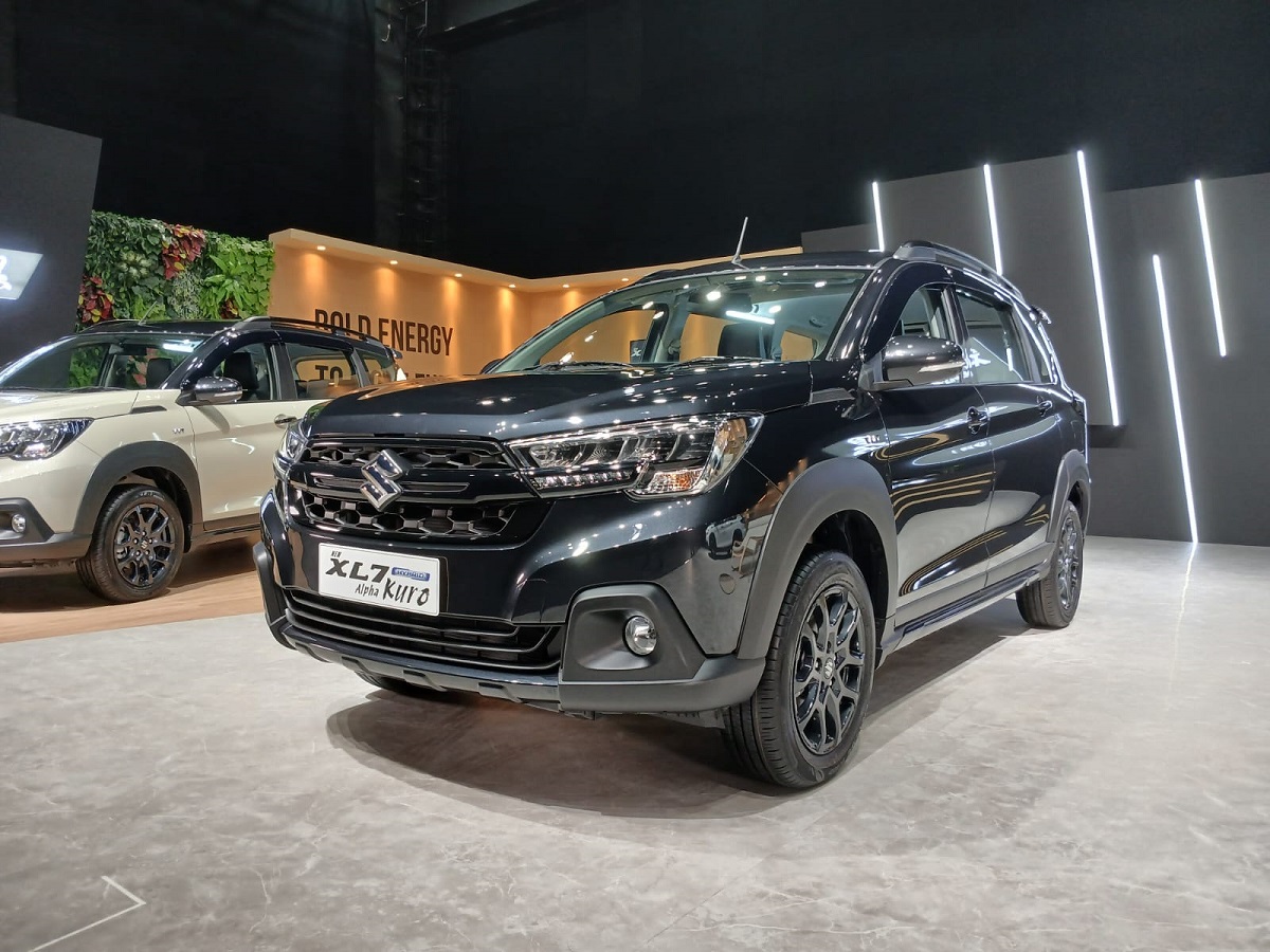 Suzuki XL7 Alpha Kuro Hybrid Meluncur, Dapat Sentuhan Baru.