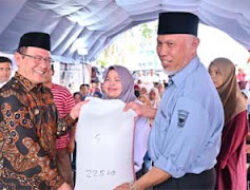 Total 4,8 Ton Beras Dibagikan ke Ribuan Korban Kebakaran Pasar Payakumbuh