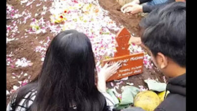 Mahasiswa Universitas AMIKOM Yogyakarta meninggal dunia saat mengikuti aksi unjuk rasa di Mapolda DIY, Minggu (31/8/2025).