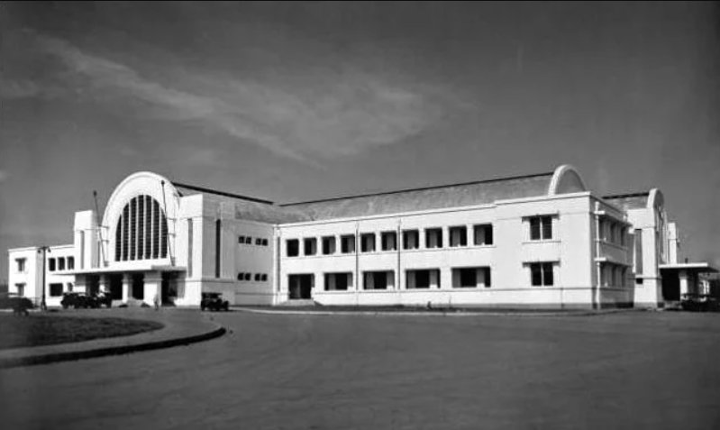 Stasiun kereta api adalah salah satu perkembangan peradaban dan transportasi di Nusantara.