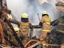 Api Lalap Bengkel Las, Kerugian Rp450 Juta
