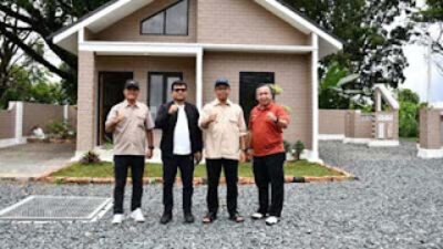 Rektor UNP kunjungi rumah contoh dari SEPABLOCK di PT Semen Padang.