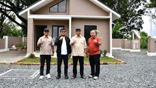 Rektor UNP kunjungi rumah contoh dari SEPABLOCK di PT Semen Padang.