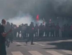 Krisis Politik dan Demonstrasi Mengguncang Paris, Nantes, Lyon