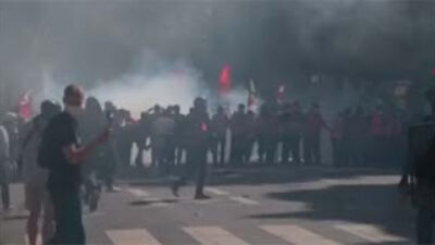 Kerusuhan besar pecah di Paris, Prancis.