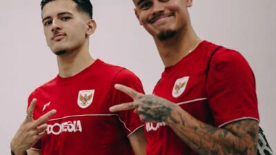 Mees Hilgers kala membela Timnas Indonesia.