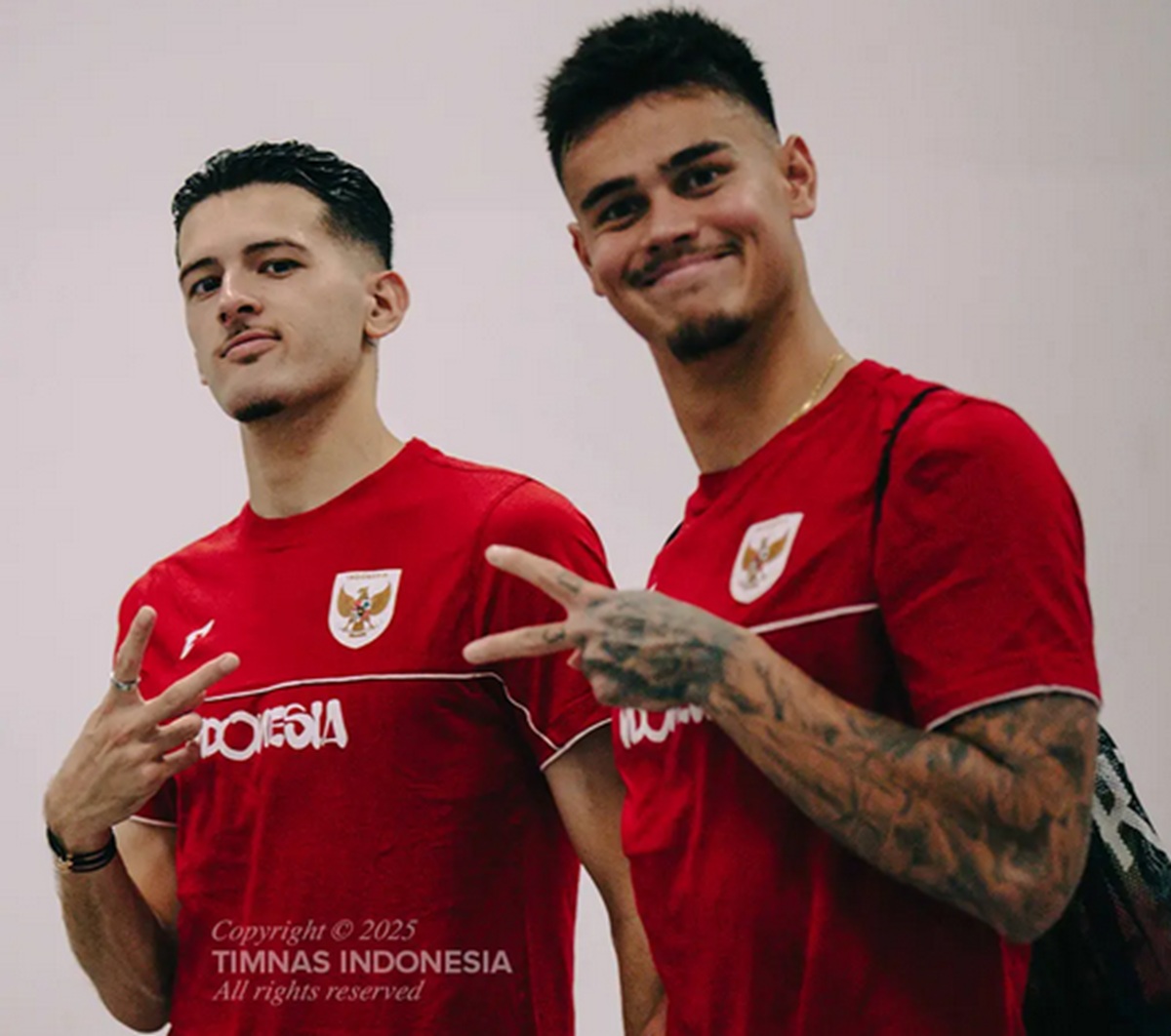 Mees Hilgers kala membela Timnas Indonesia.