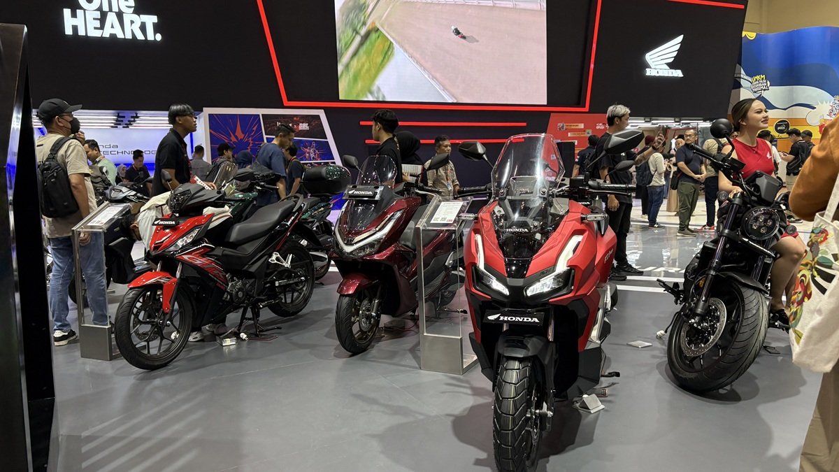 Honda tampilkan motor bebek Supra GTR di IMOS 2025.