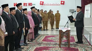 Sekdaprov Sumbar Arry Yuswandi melantik 53 tenaga administrator dan pengawas