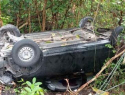 Minibus Masuk Jurang Tiga Meter, Korban Luka Ringan