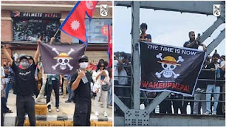 Demonstran mengibarkan bendera One Piece di Nepal