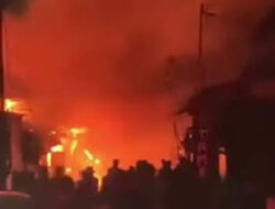 Petugas Damkar Padamkan Api di Cilincing Kurang 1 Jam