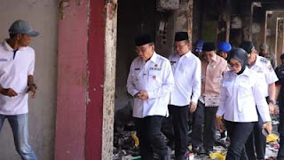 Wawako Maigus Nasir cek kondisi Pasar Payakumbuh setelah terbakar.