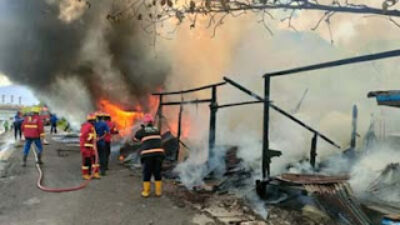 Kebakaran melanda kawasan Jalan Bali, Kelurahan Ulak Karang Utara