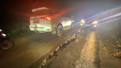 TKP pasutri, pengendara motor terluka parah setelah terjatuh saat melintasi Jalan Raya Rangkasbitung–Gunung Kencana