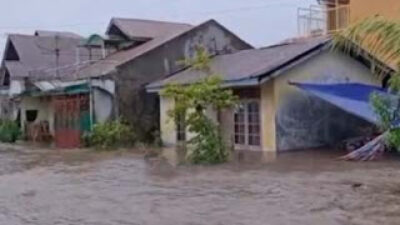 Hujan Deras Sebabkan Banjir di Beberapa Kawasan Kota Solok