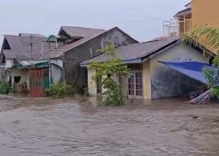 Hujan Deras Sebabkan Banjir di Beberapa Kawasan Kota Solok