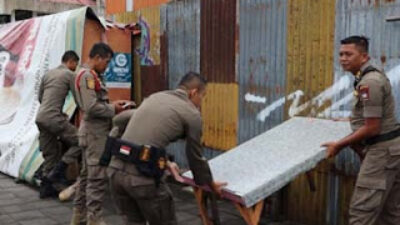 Satuan Polisi Pamong Praja (Satpol PP) Kota Padang kembali melakukan penertiban