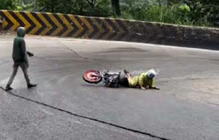 Sepeda motor dilaporkan terjatuh di kawasan Panorama I, Sitinjau Lauik, Kota Padang