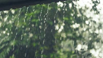 Hujan Disertai Petir Diprediksi Sambut Sore di Sumbar