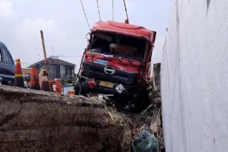 Sebuah kecelakaan beruntun melibatkan truk tangki BBM