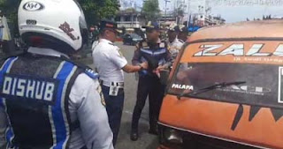 Belasan Angkot di Padang Terjaring Razia KIR