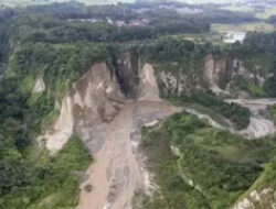 Wisatawan Asing Hampir Celaka di Ngarai Sianok, Diselamatkan Setelah Lima Jam