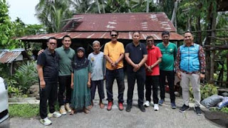 Wawako Mulyadi tinjau dan rehab rumah masyarakat kurang mampu di Pariaman.