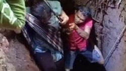 Warga dan Damkar Selamatkan Remaja Terperosok Sumur.