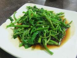 Rahasia Dapur, Begini Cara Bikin Tumis Kangkung Selalu Hijau