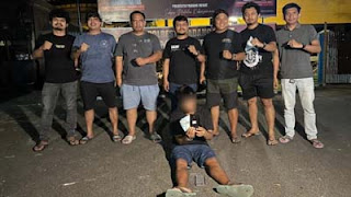 Tim klewang tangkap pembobol SMP di Padang.