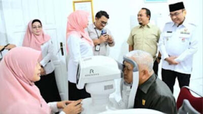 Wawako Maigus Nasir meresmikan rumah sakit spesialis mata di Padang.