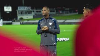 Coach Patrick Kluivert saat sesi latihan perdana Timnas Indonesia.
