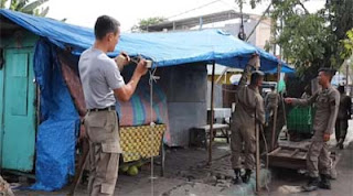 Penertiban lapak PKL di Jalan Sutan Syahril Padang