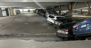 Gedung parkir bertingkat runtuh