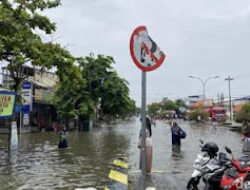 Dua Anak Hanyut Saat Banjir Melanda Semarang