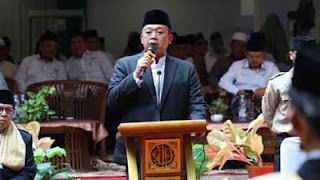 Menteri Nusron saat hadir pada peringatan Hari Santri Nasional.