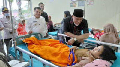 Mahyeldi Tinjau Anak Korban MBG di RSUD Lubuk Basung