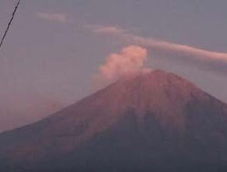 PVMBG Imbau Warga Waspadai Awan Panas Gunung Semeru